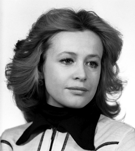 Марина Неёлова