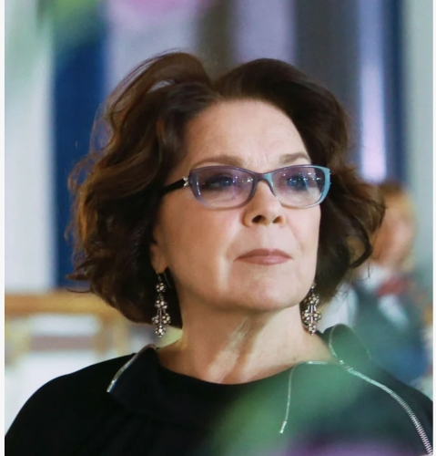Лариса Голубкина